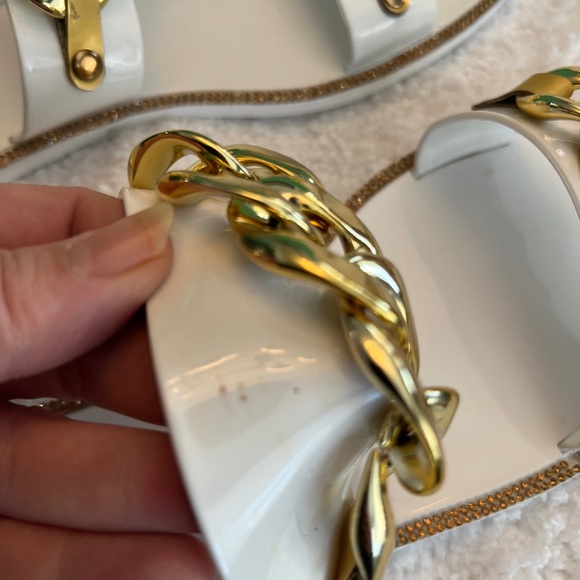 Lauren Lorraine White Sandals with Gold Chain - Picture 6 of 7
